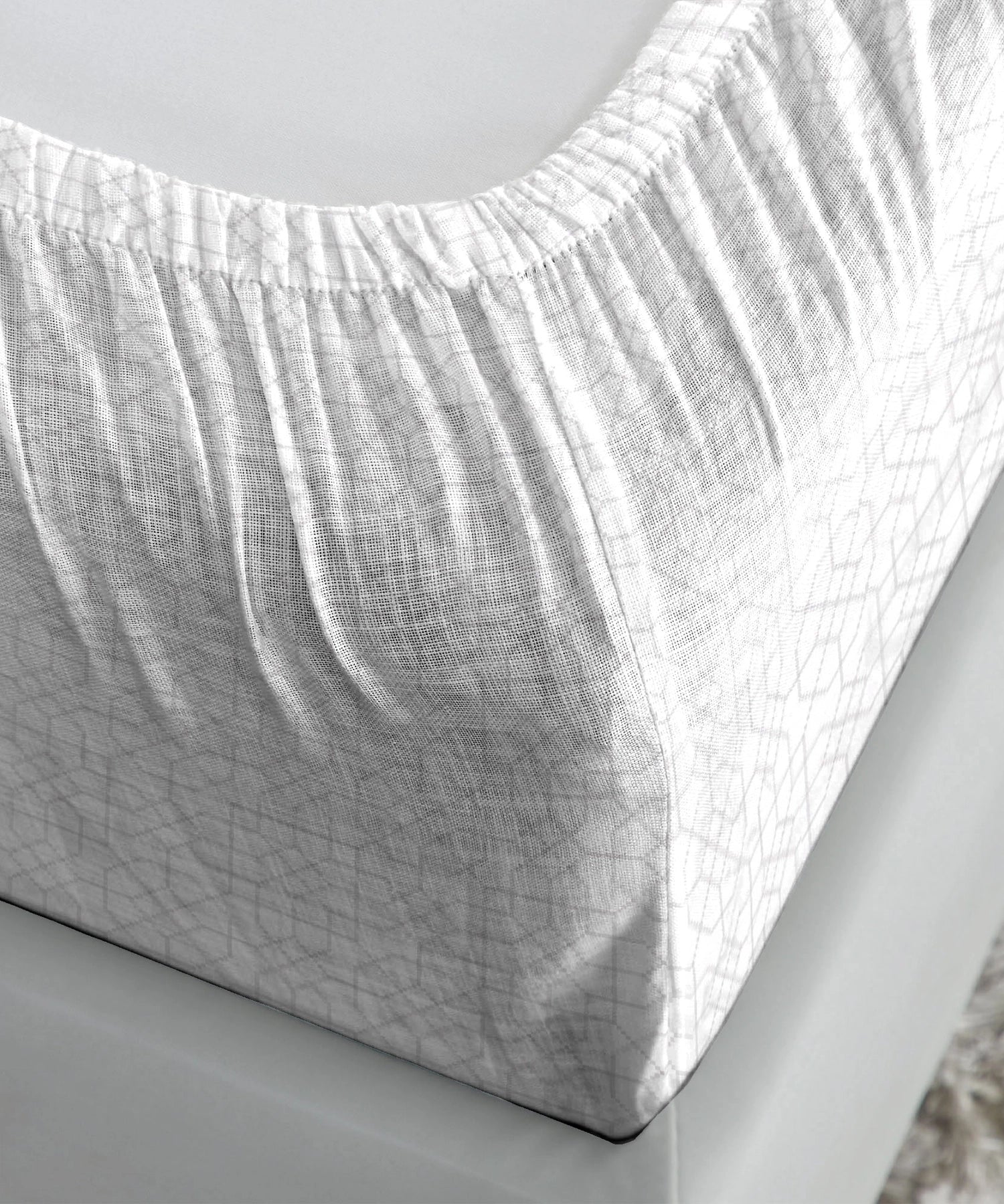 Gates Around The Globe King Fitted Bedsheet Set, Whitemyst| 180 TC Cotton| 2 Pillow Covers - Image 4