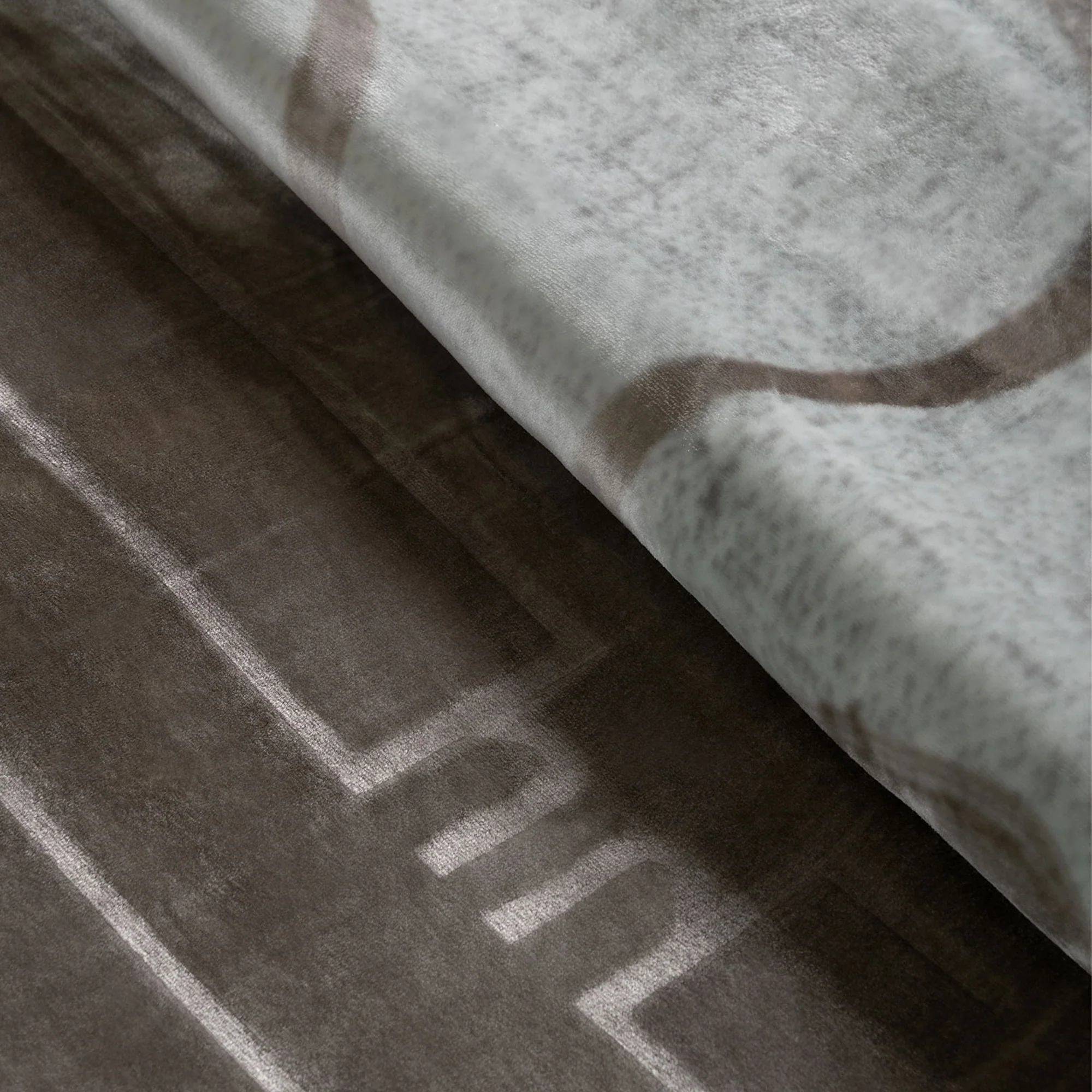 His and Her 2 ply Double Blanket, Entangled Tales|4.2 KG Polyester - Image 6