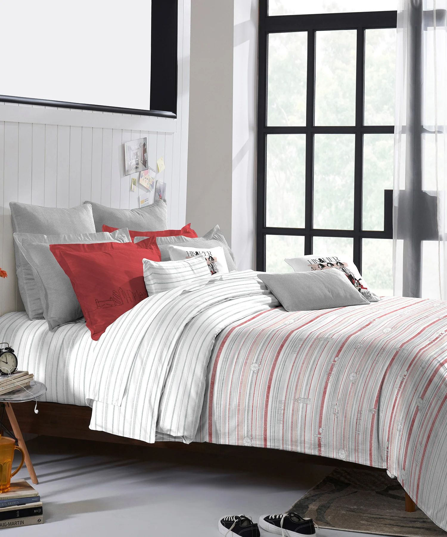 His & Her King Bedsheet Set, London Calling |144 TC Cotton| 2 Pillow Cover & 2 Cushion Covers - Image 2
