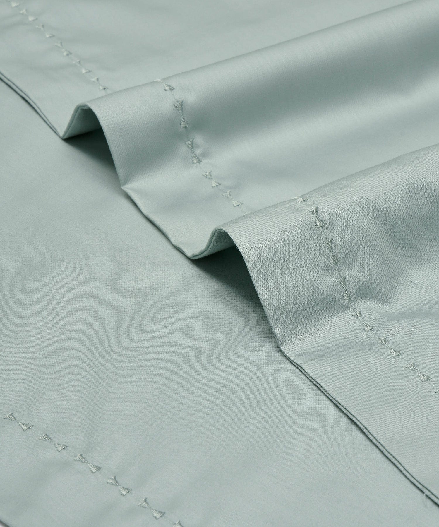 Indulgence Solid King Bedsheet, GREEN -SHADE |300 TC Cotton|2 Pillow Covers|Thermal Regulation - Image 3