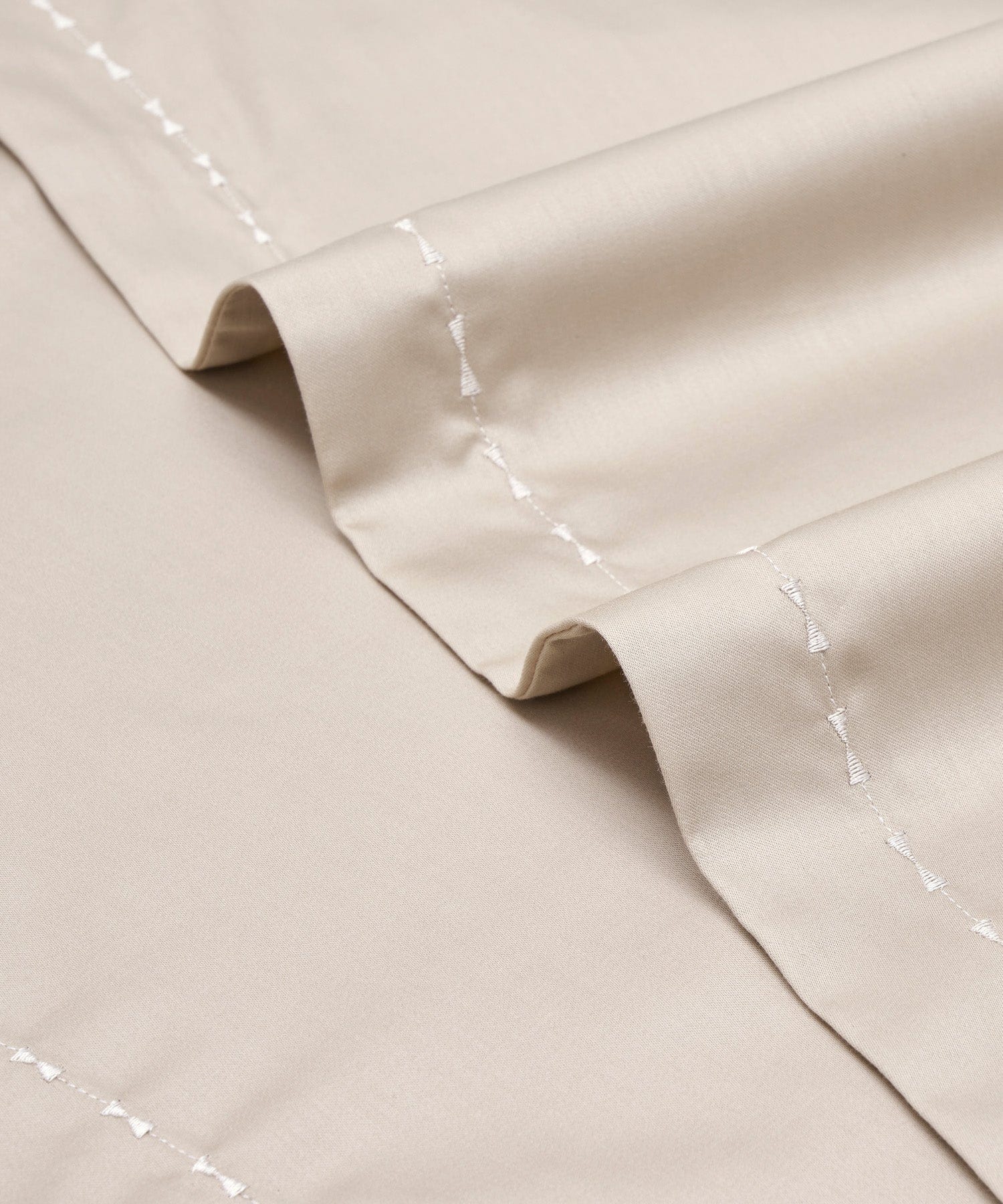 Indulgence Solid King Bedsheet, SNOWFALL WHITE |300 TC Cotton|2 Pillow Covers|Thermal Regulation - Image 3
